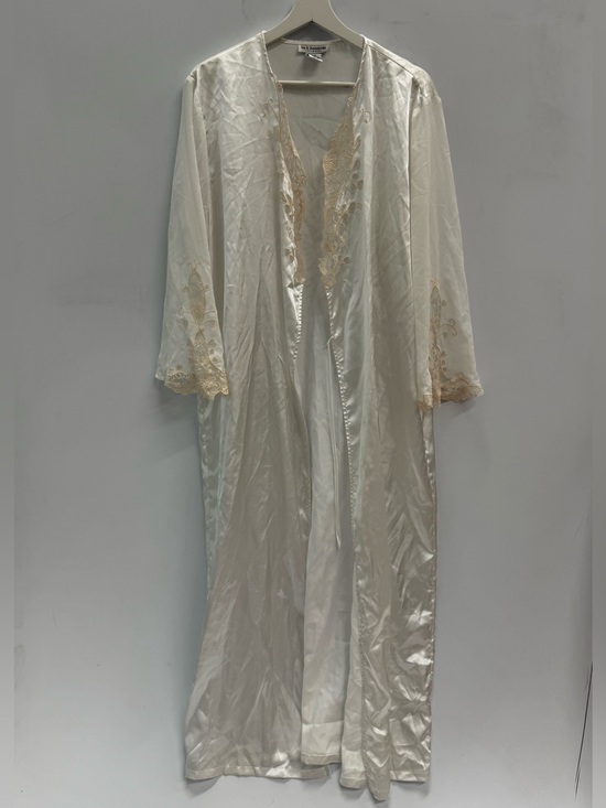 Ivy & Annabelle Other - ivy & annabelle intimates white/ivory satin robe with Cream Lace Trim medium
